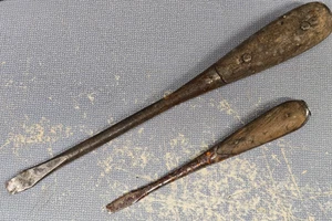 2 x Antique Split Wood Perfect Handle Full Metal Tang Flat-Head Screwdriver Lot - Picture 1 of 6