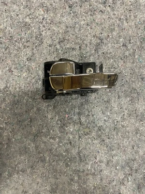 Manija de puerta interior delantera o trasera Nissan Pathfinder LH 2005-2012 conductor Foto 1 de 4
