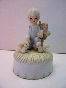 VINTAGE 'IT'S A SMALL WORLD' MUSIC BOX ~ Child Feeding Squirrels - Picture 1 of 6