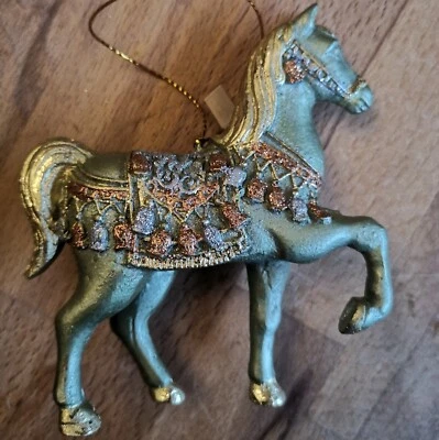 Prächtiges Pferd Gold Grün Pferdefigur Figur Glitzer Hängen Silber Figur Deko - Bild 1 von 4
