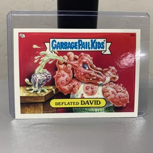 Deflated David (39a) Garbage Pail Kids GPK 2004 Series 2 - Picture 1 of 3