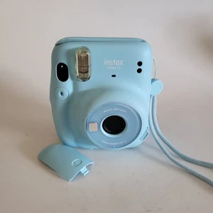 Fotocamera istantanea Fujifilm Instax Mini 11 - blu cielo *COPER BATTERIA ROTTO* - Foto 1 di 7