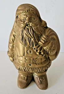 Santa de Navidad de latón pesado vintage con regalos de banco de 6 1/2" de altura - Imagen 1 de 8