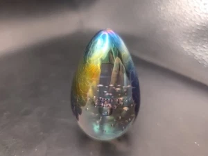 GES Pink Iridescent Egg Swirl Briefbeschwerer signiert 1994 2,75" Kunstglas Ei Vintage - Bild 1 von 9