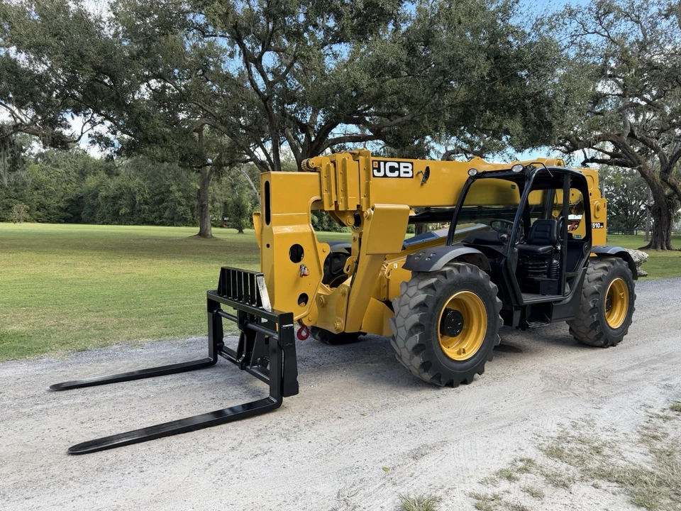 2018 510-56 TELEHANDLER - TELESCOPIC FORKLIFT - 10,000 LB CAP WITH OUTRIGGERS!! - Image 1 of 4