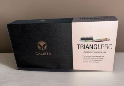 Cepillo detallador de cabello térmico Calista TrianglPRO en hojas tropicales Foto 1 de 4