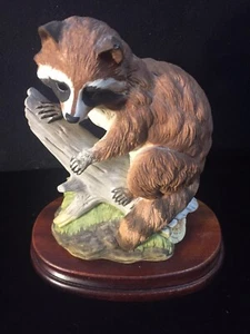 ANDREA BY SADEK RACCOON FIGURINE 7" On TREE LIMB & WOODEN BASE #5619 STUNNING - Picture 1 of 9