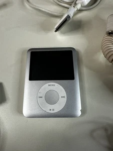 Apple iPod Nano 3ª Generación 4GB Plateado. Leer - Imagen 1 de 11