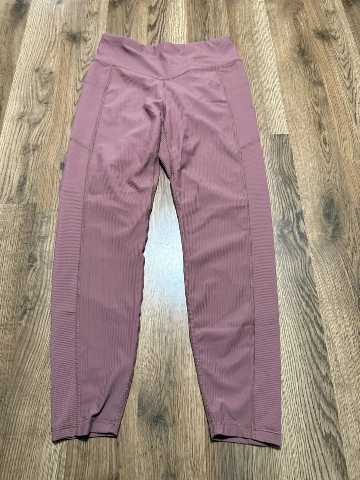 Pantalones activos Old Navy, para mujer medianos, morados, tiro alto, Go-Dry, Powersoft Foto 1 de 4