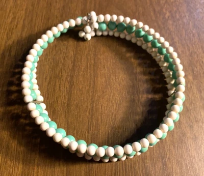 Collar Gargantilla Vintage Turquesa y Blanco Lucite Cuentas Tono Plata 13.5" Foto 1 de 3