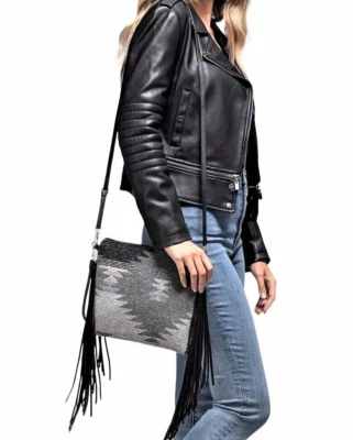 Bandolera L.I.B NY Western Bolso sin asas intercambiable Muñequera Estampado Negro Flecos Foto 1 de 4