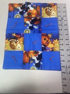 Halloween Puppe handgebunden Kürbisse und Katzen Decke 13,5 "L x 10" mit Kissen - Bild 1 von 3