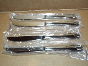 Set of 4 NEW Wallace 18/8 COQUILLE Stainless Flatware Dinner Knife 9” Glossy - Picture 1 of 4