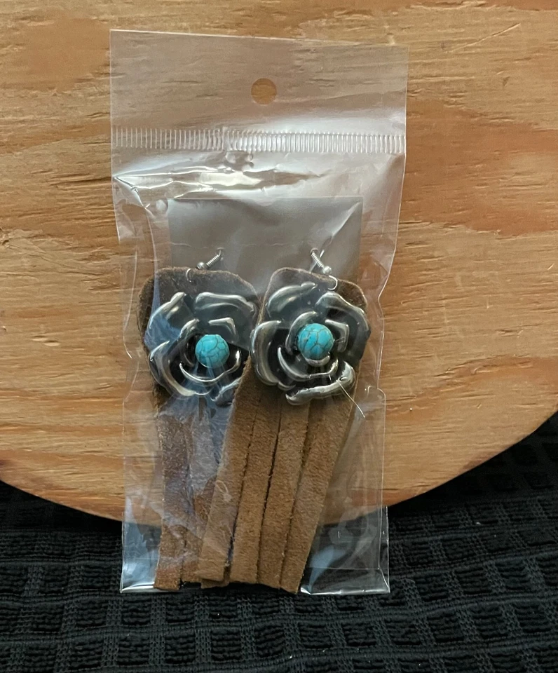 Pendientes artesanales/flecos de cuero/hechos de botas minnetonka reutilizadas Foto 1 de 1