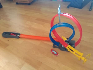 Hot Wheels Doppel-Looping Bahn - Bild 1 von 1