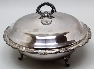 Vintage William A Rogers Silver-Plated Round Serving Bowl Casserole Dish w/Lid - Image 1 of 4