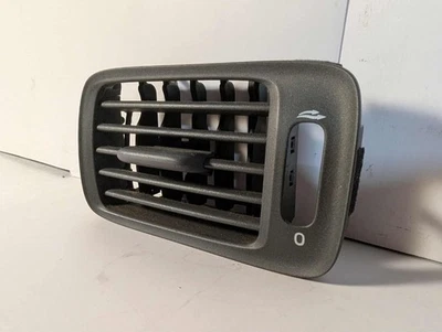 1998-2000 Volvo S70 V70 и (C70-2004) вентиляционная решетка приборной панели левая 9177530 - Изображение 1 из 4