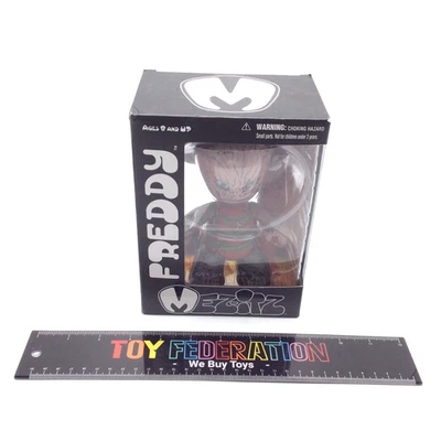 Figura Mezco Mez-itz Pesadilla en Elm Street 2010 FREDDY KRUGER -Caja dañada- Foto 1 de 4