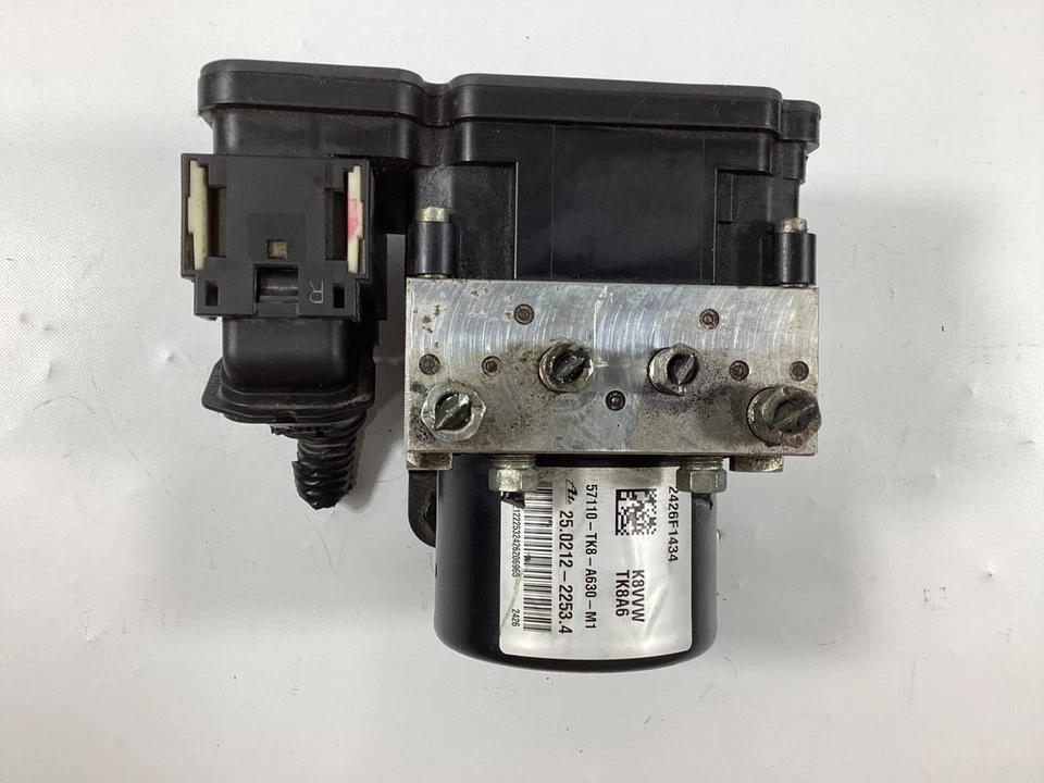 Conjunto de módulo de control de bomba de freno antibloqueo ABS Honda Odyssey 2014-2017 OEM. Foto 1 de 4