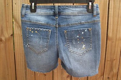 MACY'S GRANE PANTALONES CORTOS VAQUEROS LIGEROS DENIM JUNIORS TALLA 3 TACHUELAS PLATEADAS SALPICADURAS DE PINTURA Foto 1 de 3