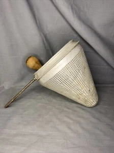 Vintage Aluminium Kegel Sieb Lebensmittelmühle Lebensmittelsieb Einmachen - Bild 1 von 5