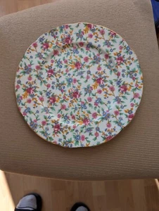 Royal Winton Atlas fine bone china dinner plate in Old Cottage chintz - Picture 1 of 2
