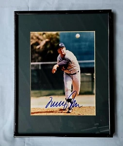 Tommy John signiertes 8x10 Foto gerahmt mit Echtheitszertifikat - Bild 1 von 5