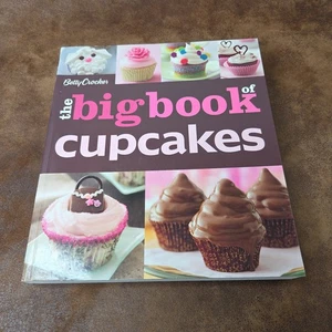 Betty Crocker The Big Book of Cupcakes PB 2011 Creative Baking Party Holiday - Picture 1 of 6