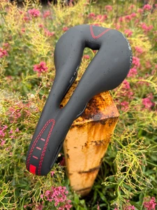 Sillín Selle Italia Flite Gel Flow negro cuero completo 300 mm x 150 mm - Imagen 1 de 1