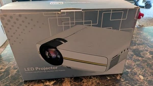 Elephas Mini LED Projector 1080 High Resolution - Picture 1 of 11