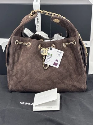 NUEVO EN CAJA 25K CHANEL Pequeño Marrón Gamuza Acolchado 25 Hobo Bolso de Mano Antiguo Dorado Herrajes🤎 Foto 1 de 4