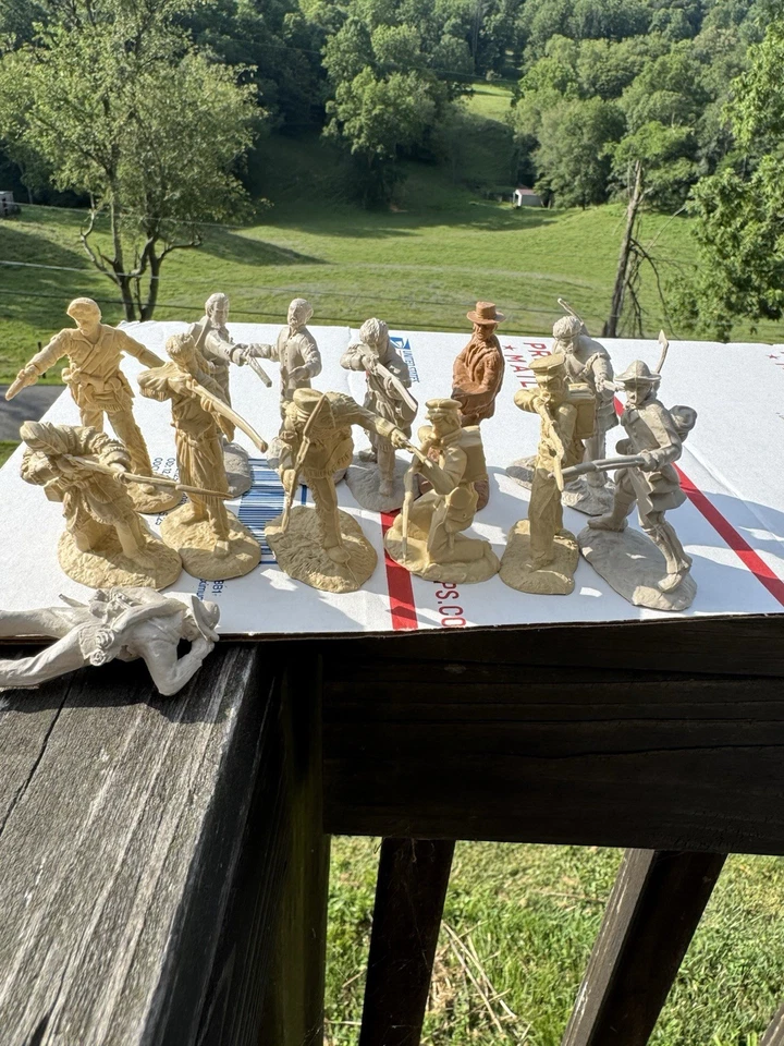 Lote de 13 soldados de juguete Conte Alamo guerra india francesa con poses raras figura muerta Foto 1 de 4