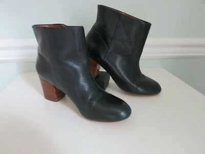 Botas de tornozelo Banana Republic femininas tamanho 6 salto de couro confortável 2,5" pretas - Imagem 1 de 4