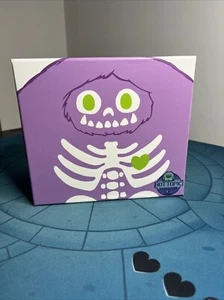 Abominable Toys - Purple Glow In The Dark Skeleton Chomp - Hot Topic Exclusive - Bild 1 von 8