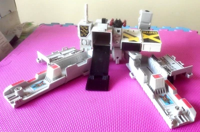 Transformers Generation 1 G1 METROPLEX 1985 Base Rubber Tires Ships WORLDWIDE - Image 1 of 4