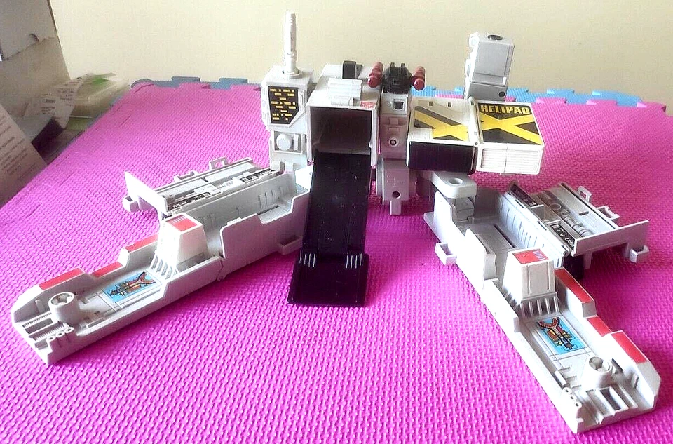 Transformers Generation 1 G1 METROPLEX 1985 Base Rubber Tires Ships WORLDWIDE - Image 1 of 4