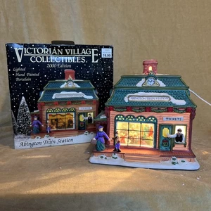 De colección. Estación de tren Victorian Village Abington 2000 iluminada vacaciones de Navidad - Imagen 1 de 12