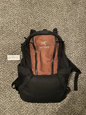 Vintage 90’s Arcteryx Arro 22 Backpack (Black/ Brown)  - Image 1 of 4