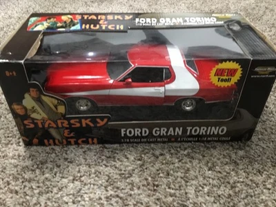 Carro de filme Ertl Starsky & Hutch 1976 Ford Torino novo - Imagem 1 de 4