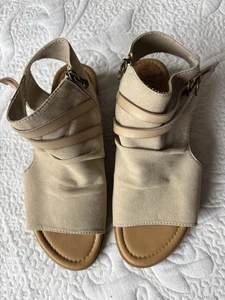 Blowfish Malibu Vegan Sandals Size 6 - Picture 1 of 6