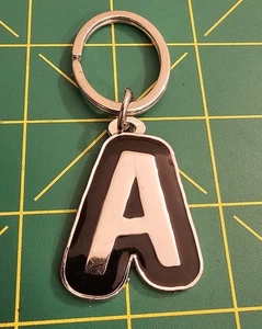 Letra "A" Llavero Tono Plata Negro Esmalte Alfabeto Llave Inicial, B3b6 - Imagen 1 de 2