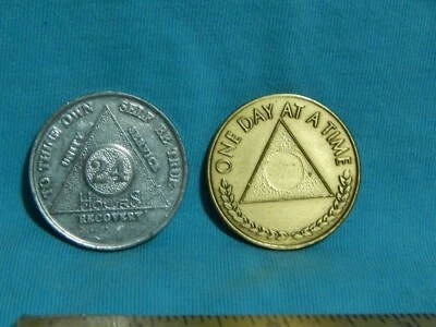 To Thine Own Self Be True + One Day at a Time (LOT of 2) AA Recovery Coin Tokens - Image 1 of 4