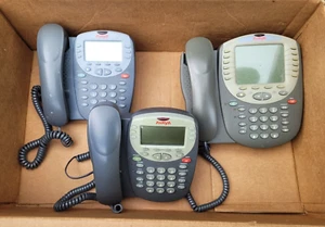 Set of 3 Avaya 2410 4621SW 4610SW IP Office Business Digital Telephones 2 Bases - Picture 1 of 7