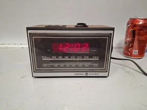 Vintage GE General Electric Alarm Clock Radio AM/FM Model 7-4620F Tested Works - Picture 1 of 7