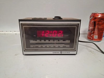 Vintage GE General Electric Alarm Clock Radio AM/FM Model 7-4620F Tested Works - Image 1 of 4