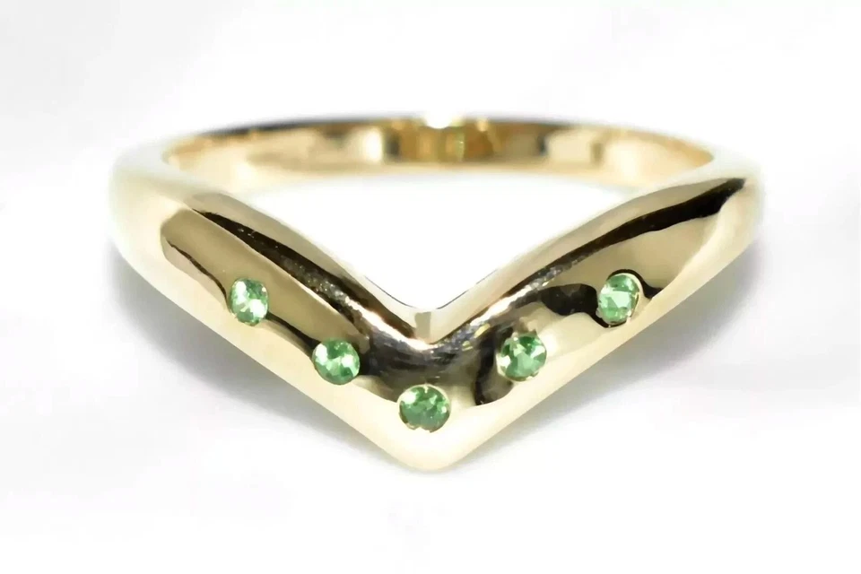 9ct Gold Wishbone Wedding Ring (2.40g) set with Natural Tsavorite Green Garnets - Image 1 of 4