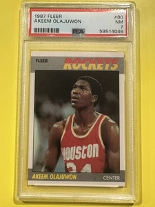 Baloncesto Fleer Houston Rockets 1987 #80 Akeem Olajuwon PSA 7 - Imagen 1 de 2