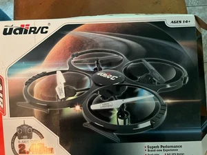 UDI R/C 2.4GHz 4 CH 6 Axis Gyro RC Quadcopter - Picture 1 of 4