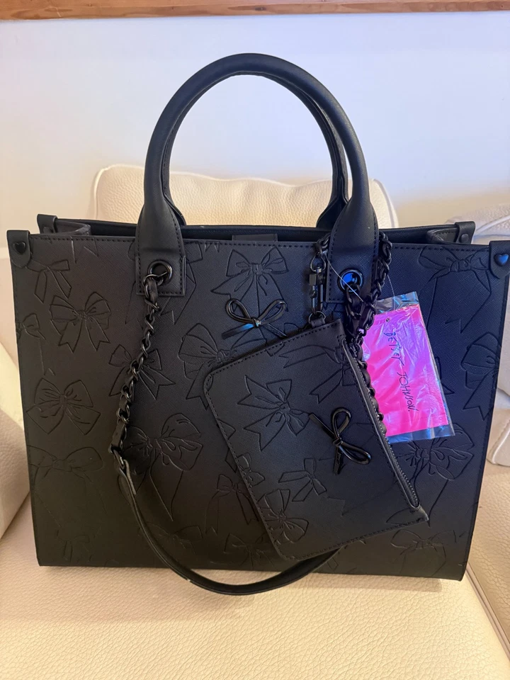 Bolso de Mano Grande Betsey Johnson XOKIARA2 Negro Arcos con Muñequera Nuevo con Etiquetas Foto 1 de 4