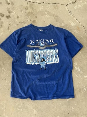 复古罕见 90 年代 Xavier University Musketeers 单针 T 恤 XL 码 — 第 1/4 张图片